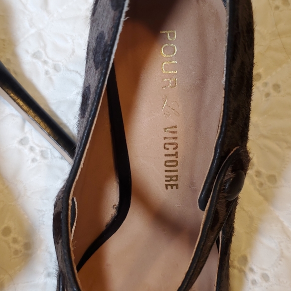 Size 6 1/2 polka dot heels - Picture 3 of 8